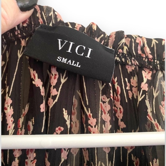 🍄Vici Sheer Blouse - Picture 2 of 3
